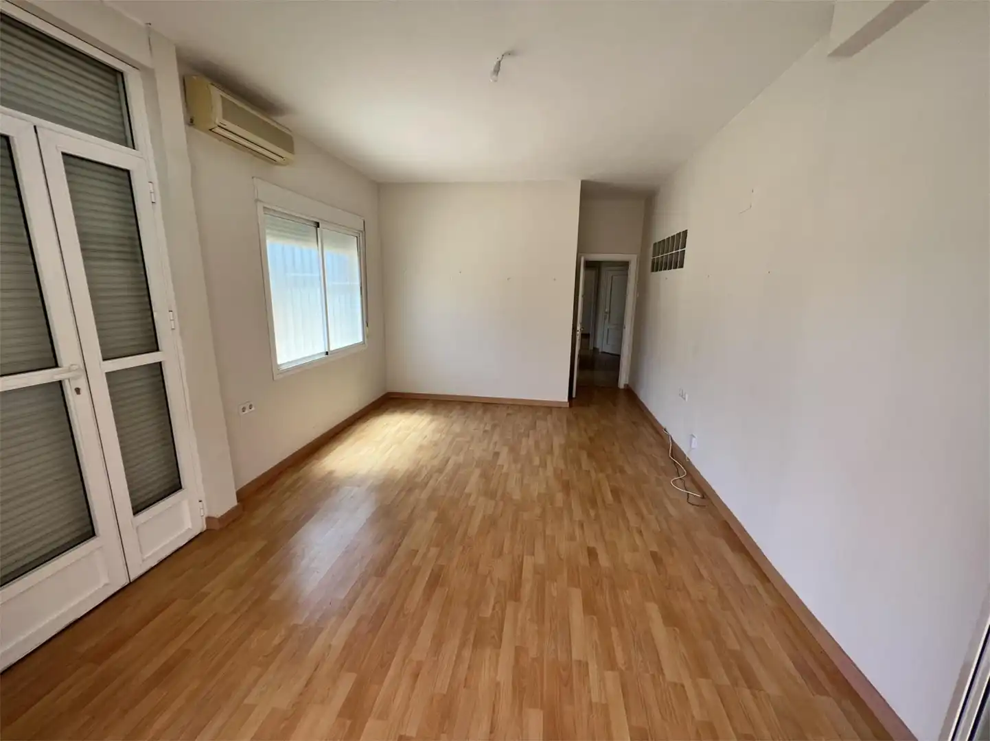 Living room of Flat for sale in Almería  with Air Conditioner, Parquet flooring and Terrace