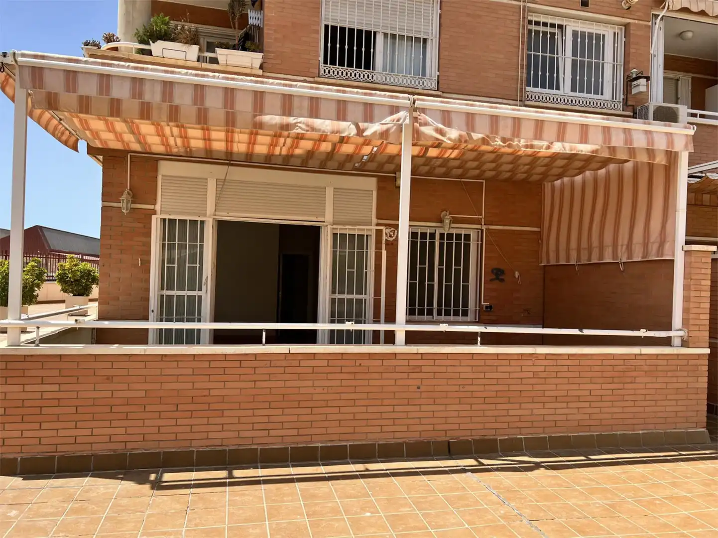 Exterior view of Flat for sale in Almería  with Air Conditioner, Parquet flooring and Terrace