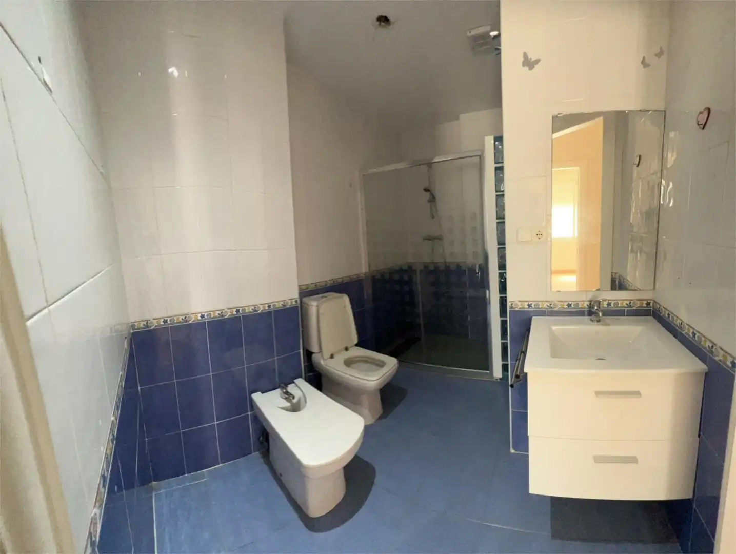 Bathroom of Flat for sale in Almería  with Air Conditioner, Parquet flooring and Terrace