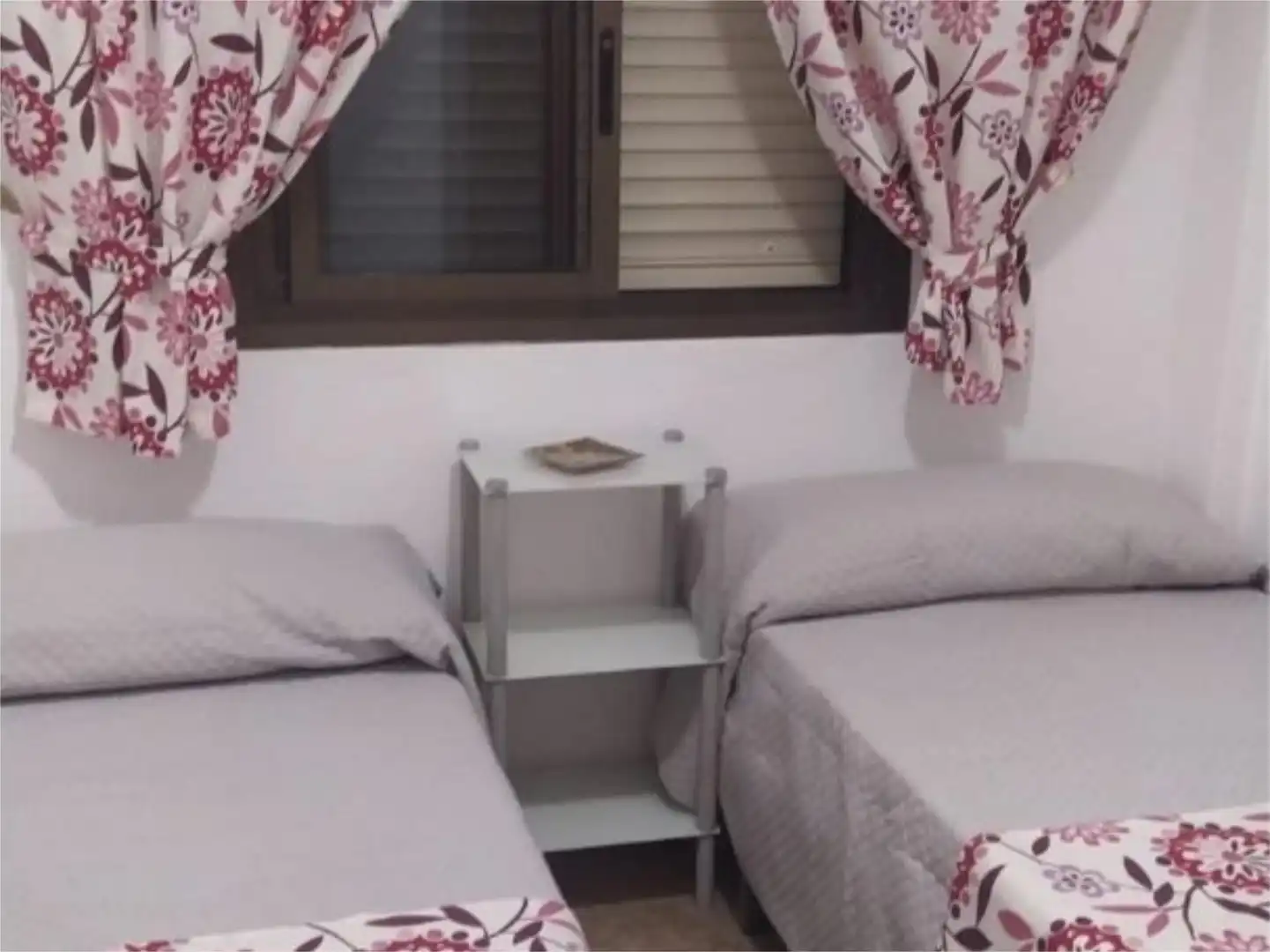 Dormitori de Pis de lloguer en Almuñécar amb Aire condicionat, Terrassa i Moblat