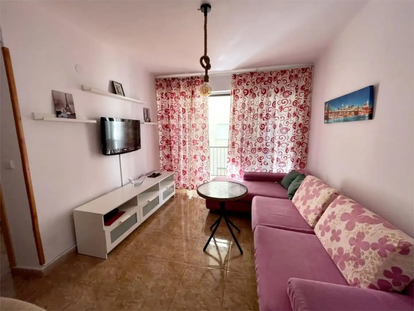 Sala d'estar de Pis de lloguer en Almuñécar amb Aire condicionat, Terrassa i Moblat