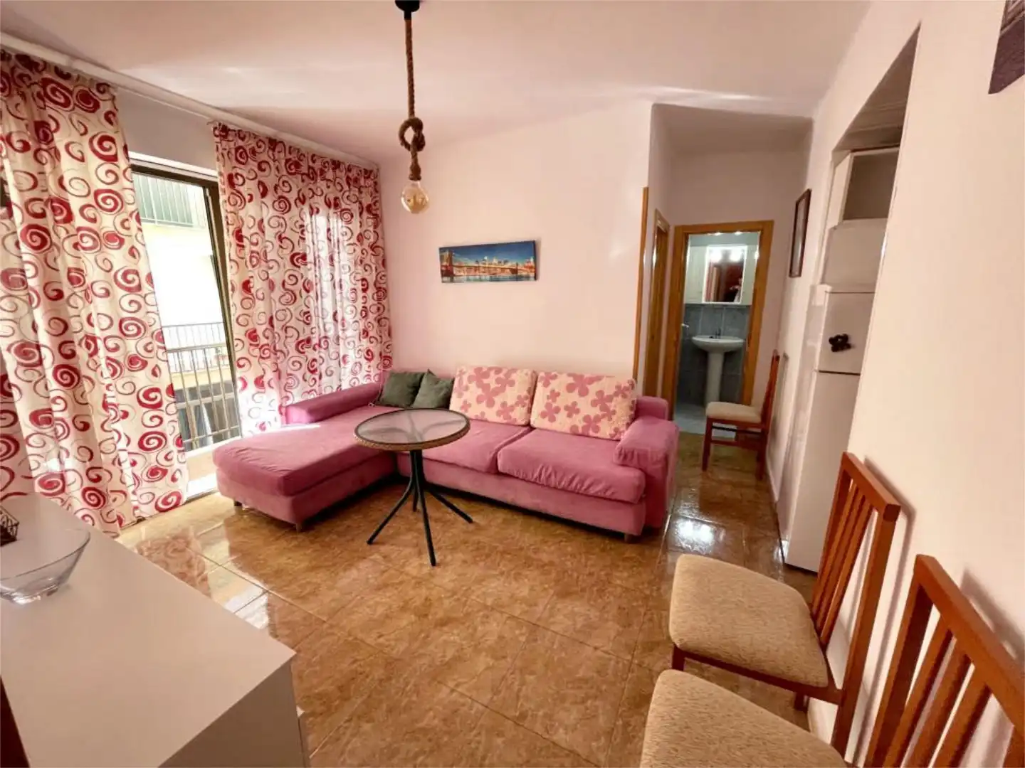 Sala d'estar de Pis de lloguer en Almuñécar amb Aire condicionat, Terrassa i Moblat