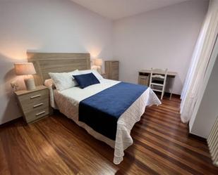 Bedroom of Flat to rent in Santiago de Compostela   with Heating, Parquet flooring and Terrace