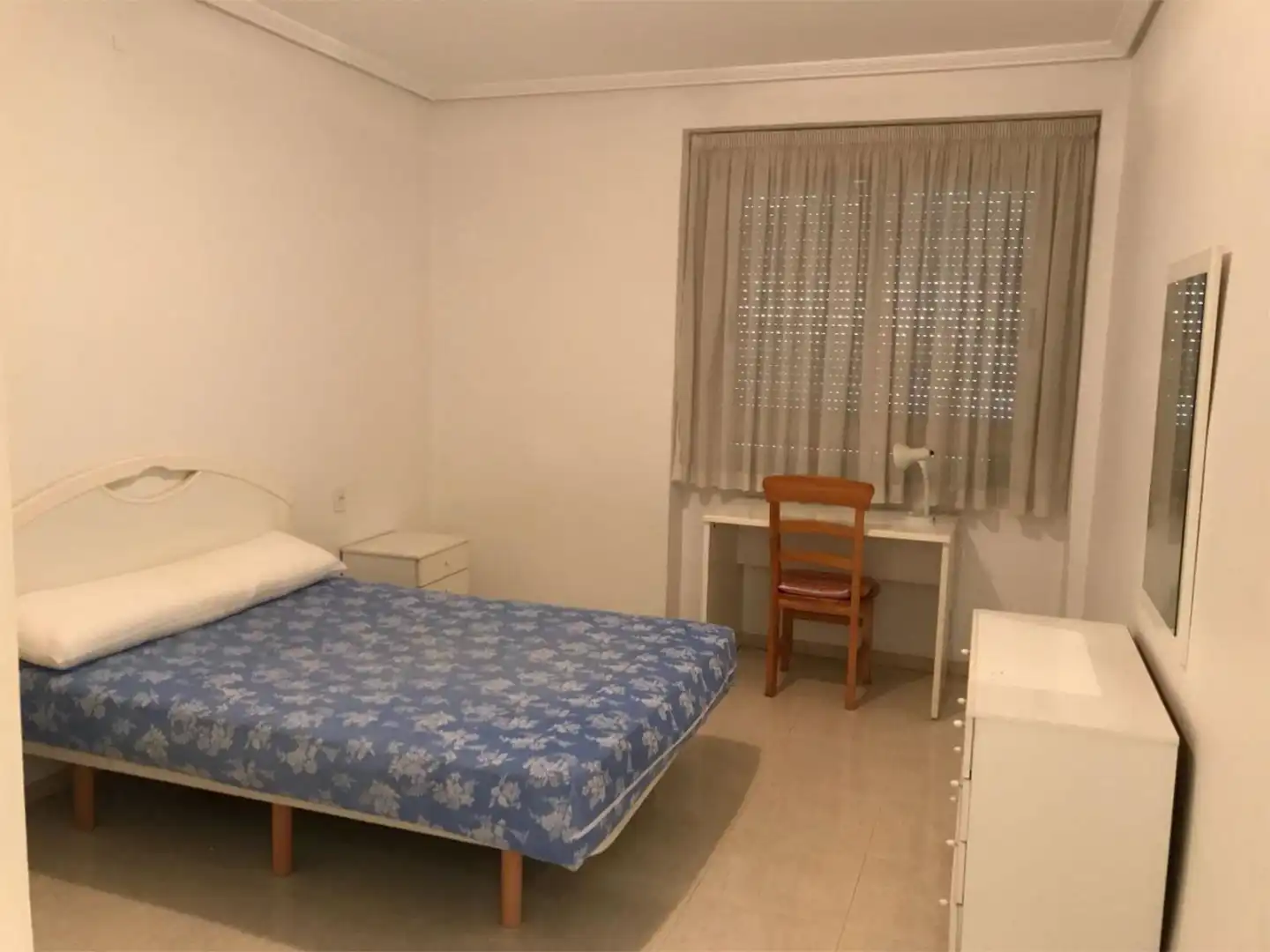 Habitación en Avinguda de Casalduch, Avenida de Valencia - Avenida de Casalduch Habitación en Avinguda de Casalduch, Avenida de Valencia - Avenida de Casalduch