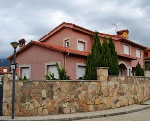 Vista exterior de Casa o xalet en venda en Arenas de San Pedro amb Aire condicionat, Terrassa i Piscina