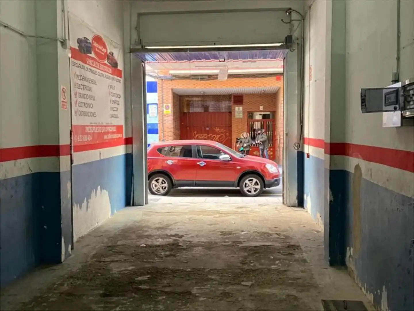 Fabrikhallen zur Miete in Calle de Caspe, 39, Barrio de Delicias Parkplatz von Fabrikhallen zur Miete in Zaragoza