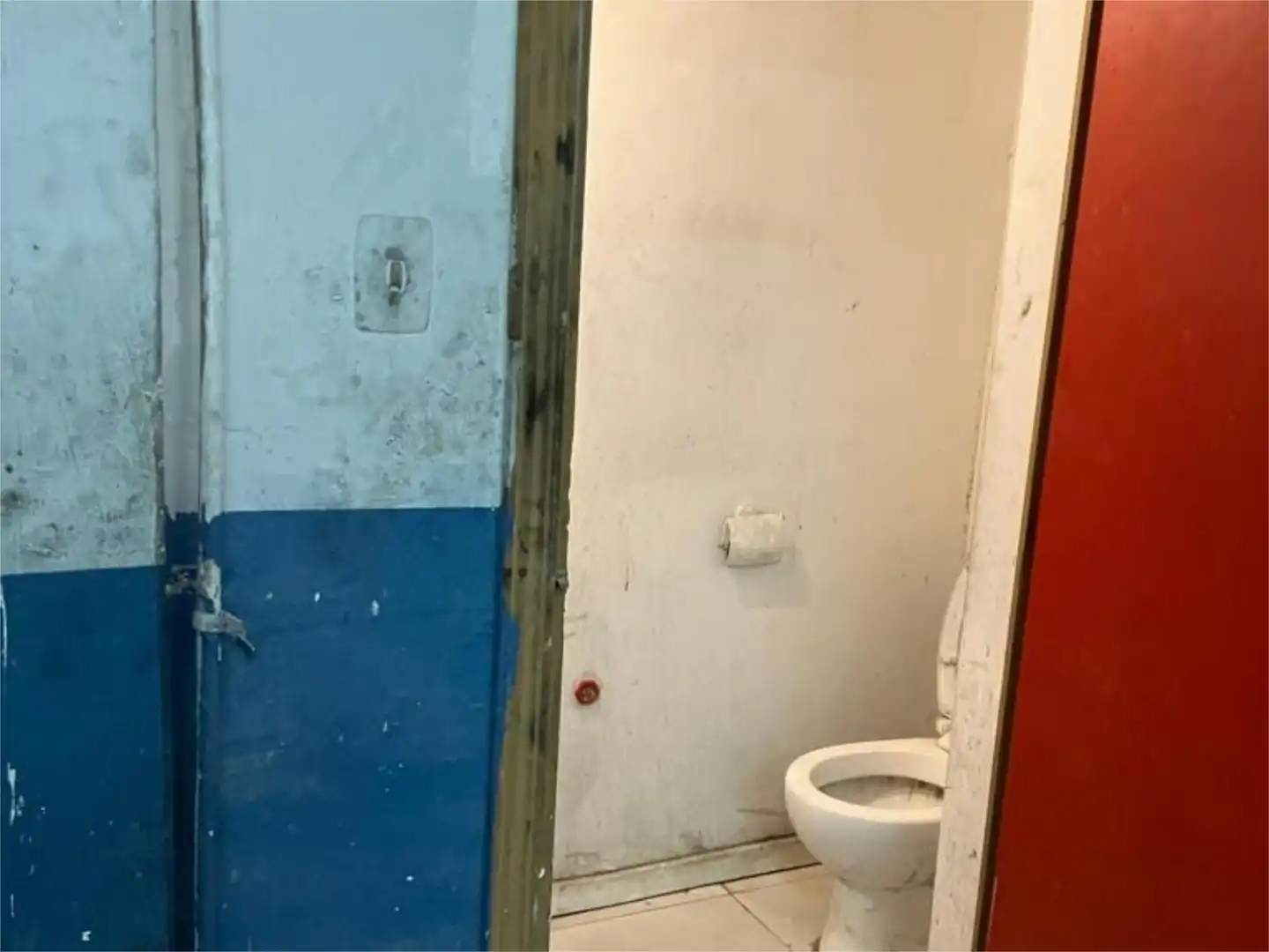 Fabrikhallen zur Miete in Calle de Caspe, 39, Barrio de Delicias Badezimmer von Fabrikhallen zur Miete in Zaragoza