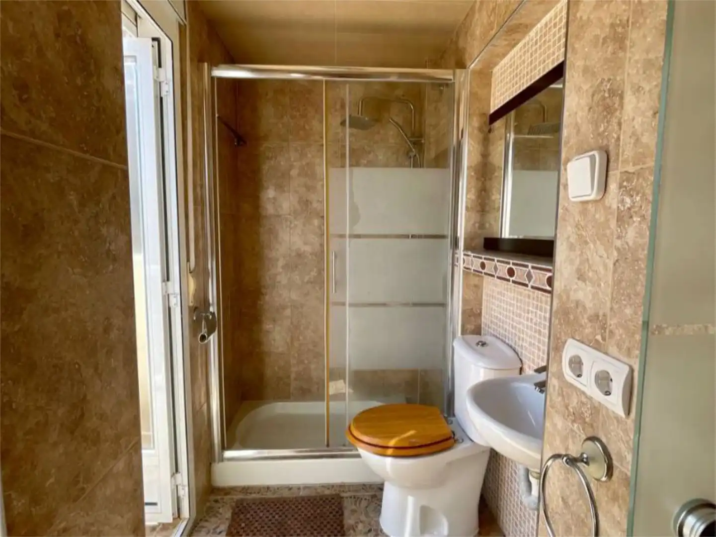 Bany de Pis en venda en San Miguel de Salinas amb Aire condicionat, Calefacció i Jardí privat