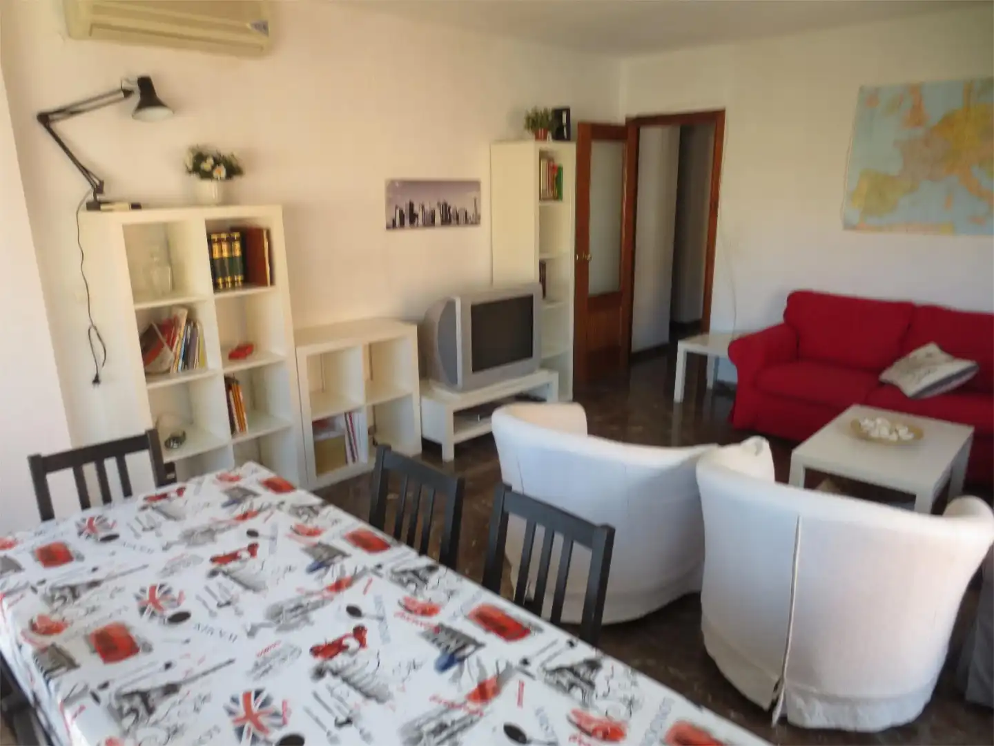Pis de lloguer a Avenida del Mediterráneo, 222, Nueva Andalucía Sala d'estar de Pis de lloguer en Almería amb Aire condicionat, Moblat i Aparcament comunitari