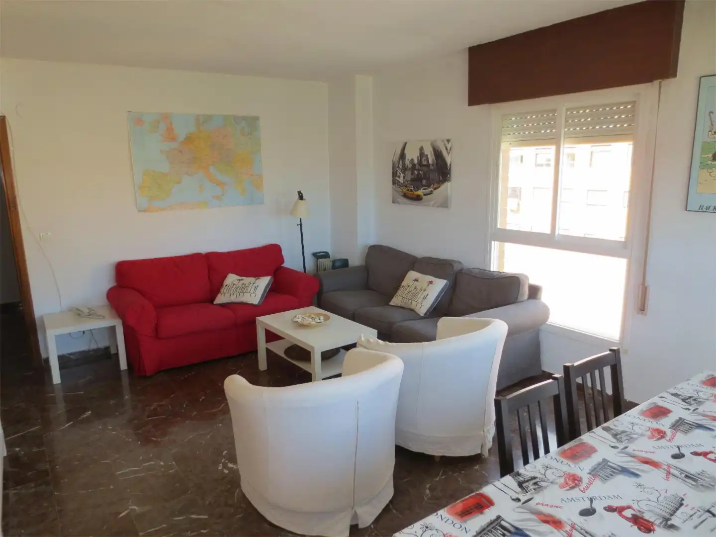 Pis de lloguer a Avenida del Mediterráneo, 222, Nueva Andalucía Sala d'estar de Pis de lloguer en Almería amb Aire condicionat, Moblat i Aparcament comunitari