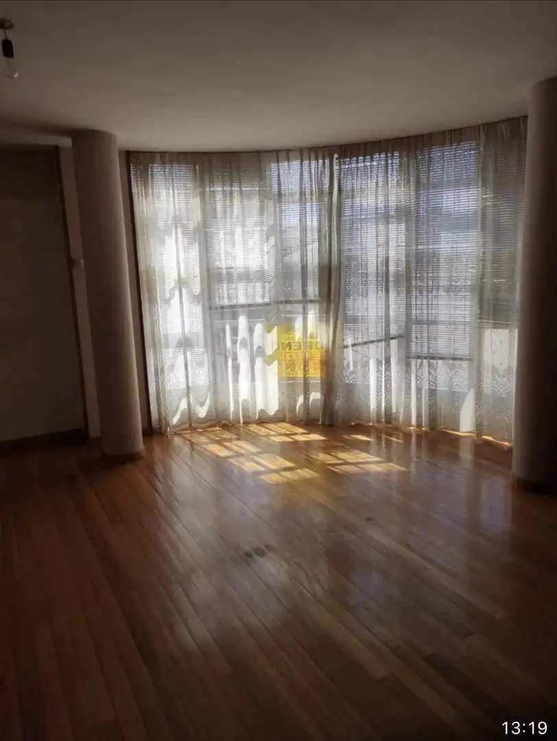 Habitación de Piso en venta en Sarria con Calefacción, Parquet y Trastero