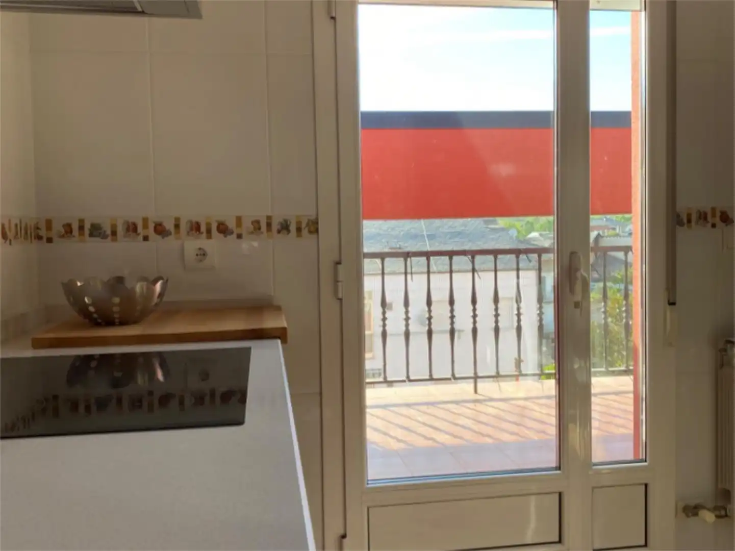 Attic for sale in Calle Santa María, 33, Cacabelos Kitchen of Attic for sale in Cacabelos with Heating, Parquet flooring and Terrace