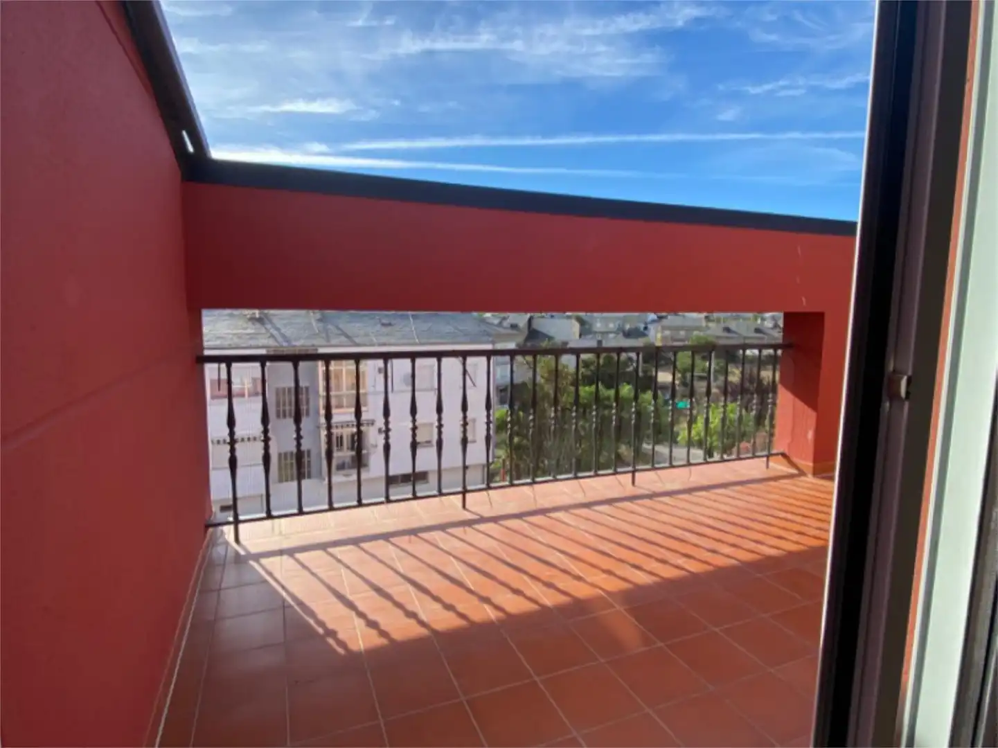 Attic for sale in Calle Santa María, 33, Cacabelos Balcony of Attic for sale in Cacabelos with Heating, Parquet flooring and Terrace