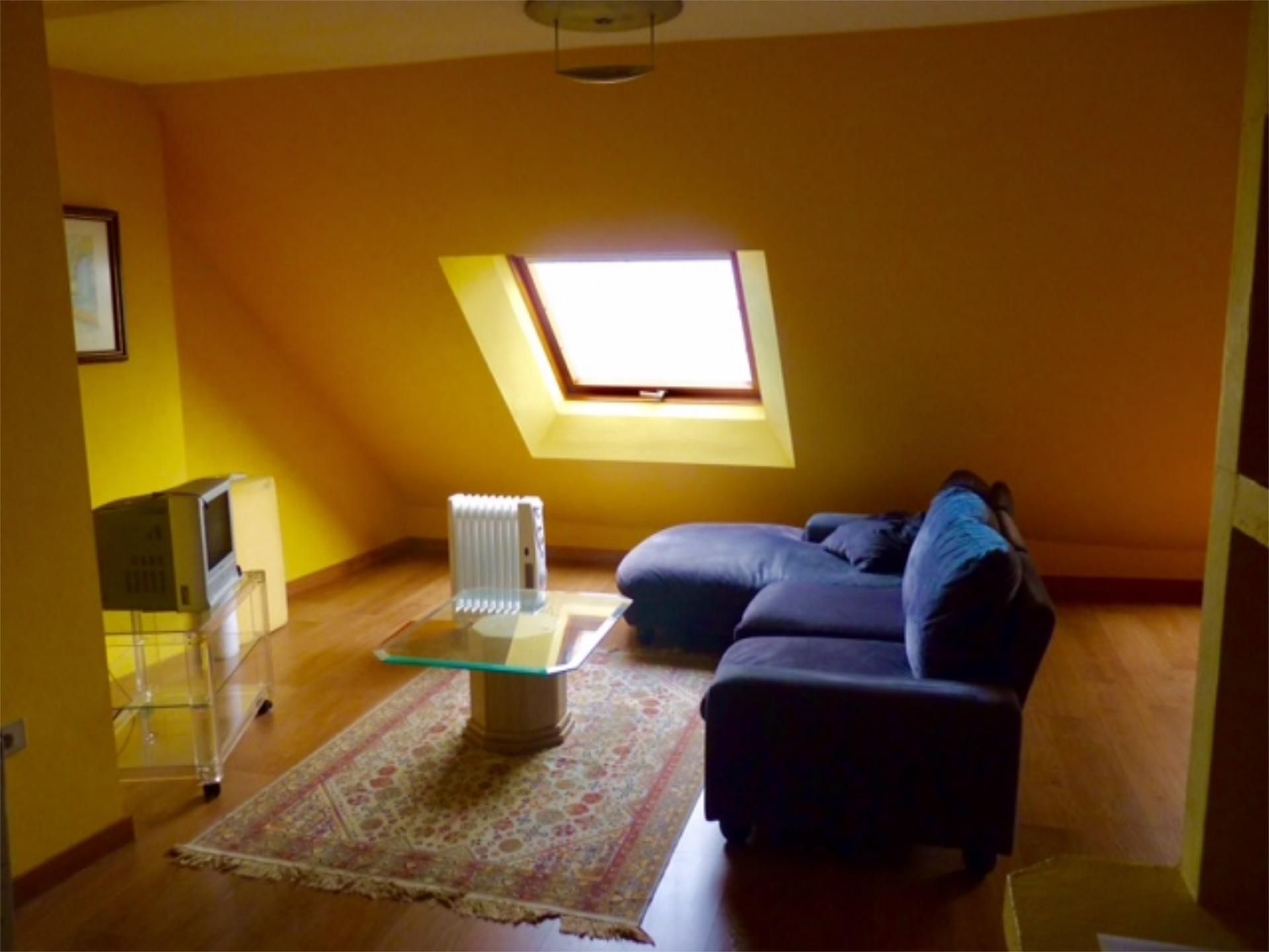 Living room of Flat to rent in Viveiro  with Heating, Private garden and Parquet flooring