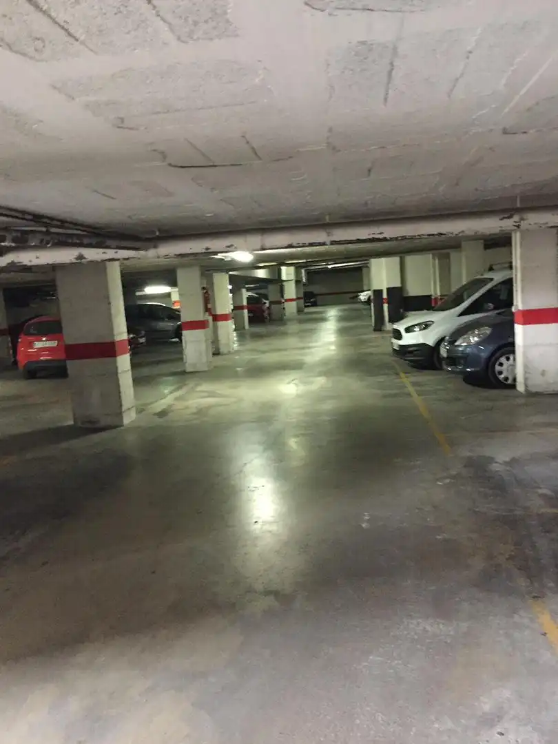 Garaje de alquiler en Carrer Balcó de les Clotes, 43, Les Clotes