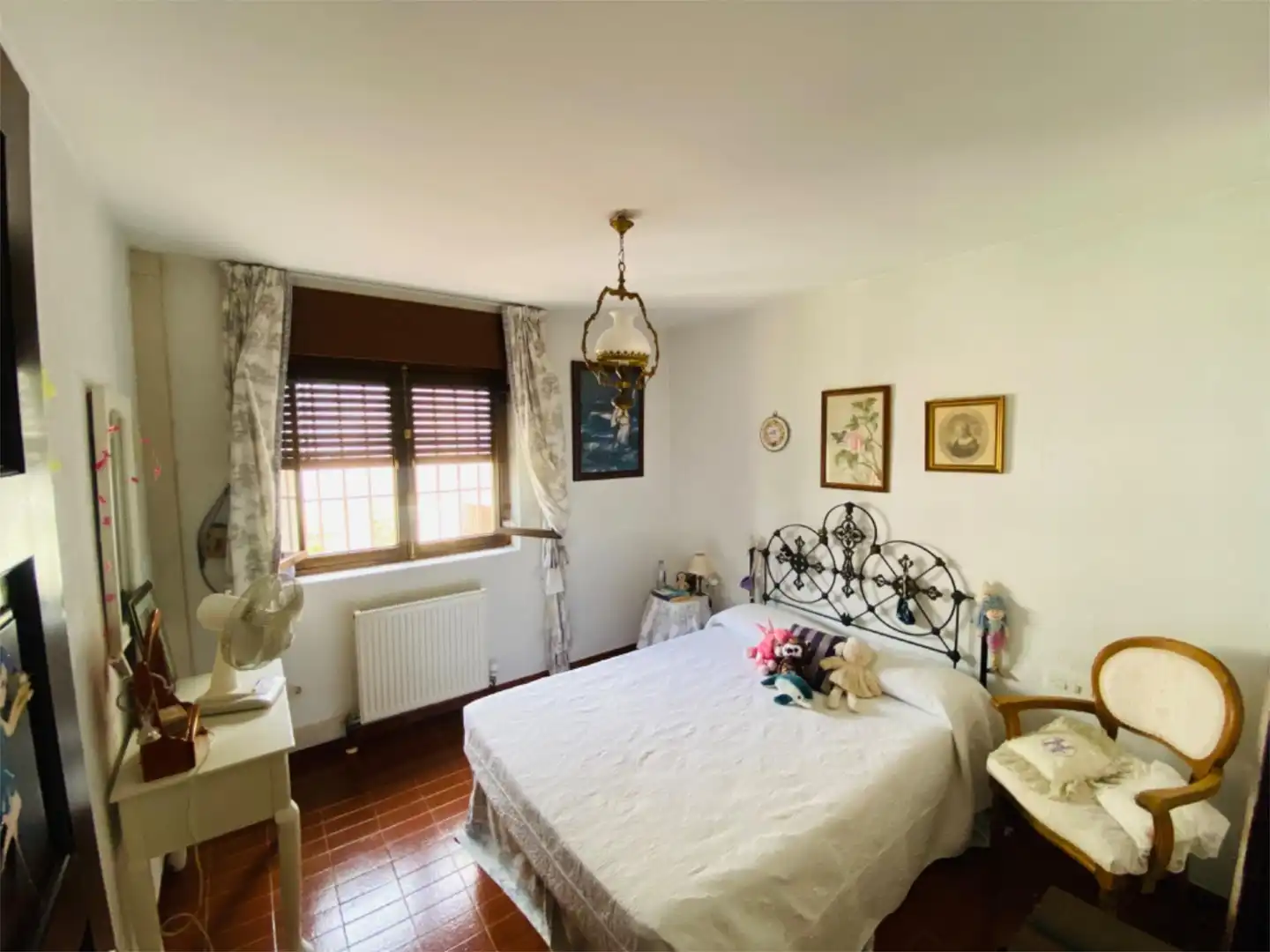 Casa o xalet en venda a Bellavista - Capiscol - Frank Espinós Dormitori de Casa o xalet en venda en Sant Joan d'Alacant amb Aire condicionat, Calefacció i Jardí privat
