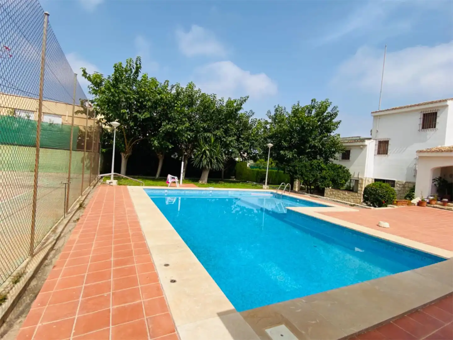 Casa o xalet en venda a Bellavista - Capiscol - Frank Espinós Piscina de Casa o xalet en venda en Sant Joan d'Alacant amb Aire condicionat, Calefacció i Jardí privat