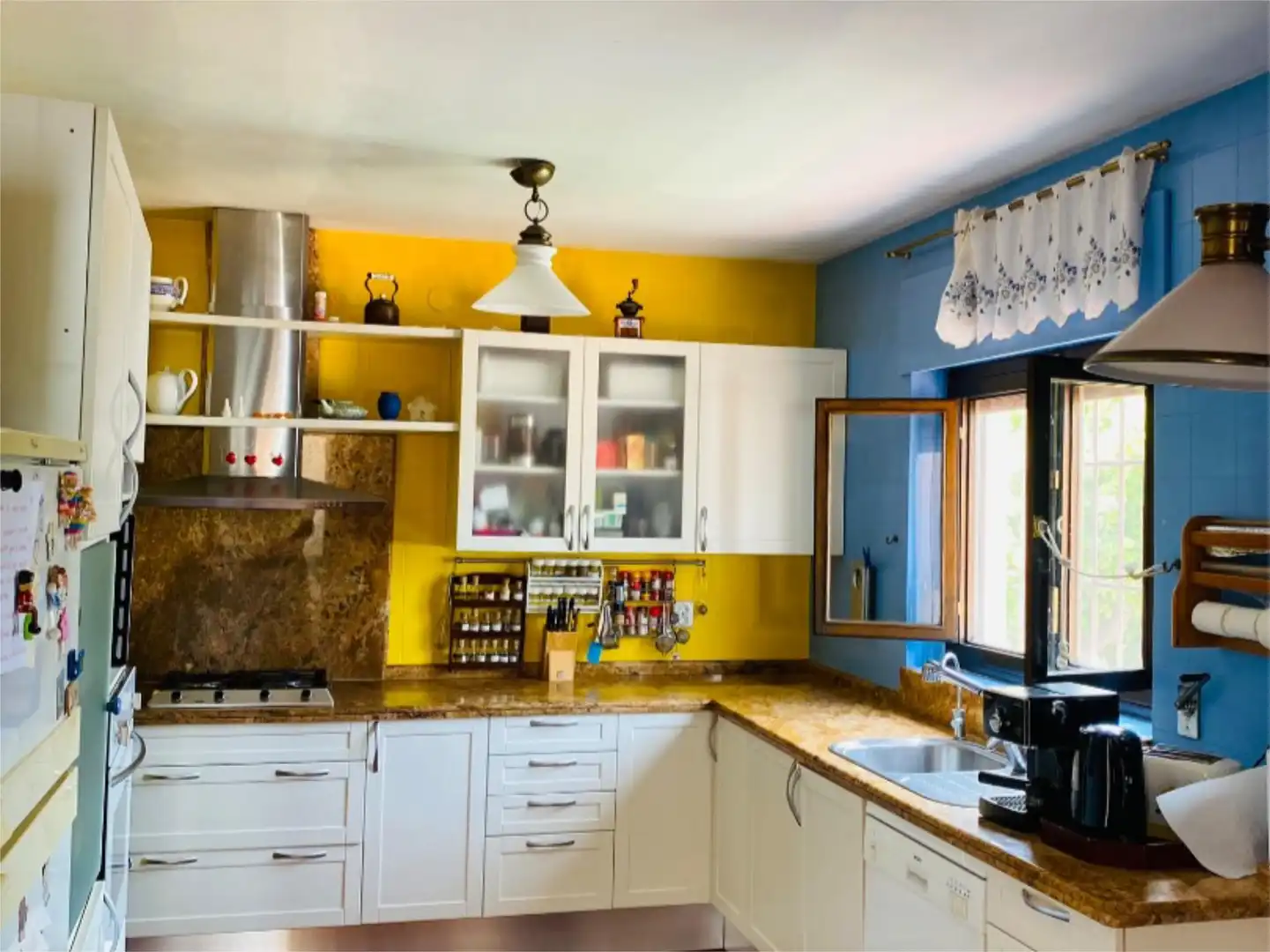 Casa o xalet en venda a Bellavista - Capiscol - Frank Espinós Cuina de Casa o xalet en venda en Sant Joan d'Alacant amb Aire condicionat, Calefacció i Jardí privat