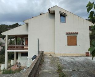 Vista exterior de Casa o xalet en venda en Santa Coloma de Queralt amb Terrassa, Piscina i Balcó