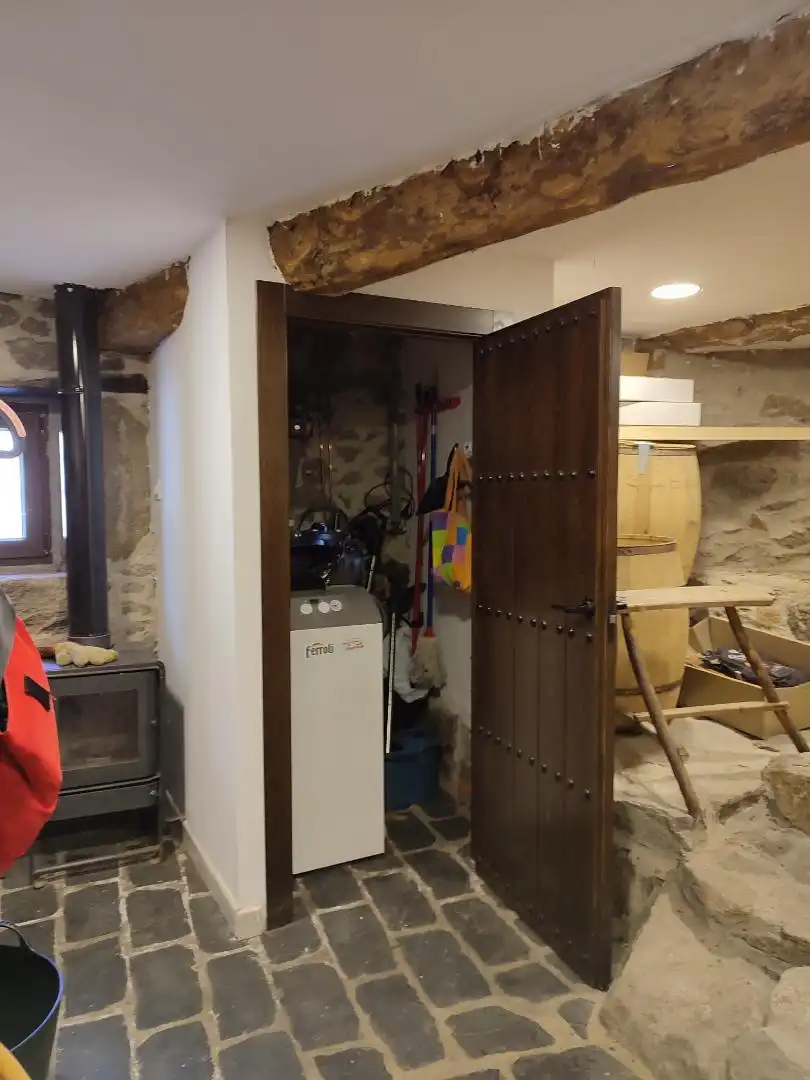 Einfamilien-Reihenhaus zum Verkauf in Avenida M 30, 26, El Losar del Barco Einfamilien-Reihenhaus zum Verkauf in El Losar del Barco mit Heizung, Privatgarten und Parkett