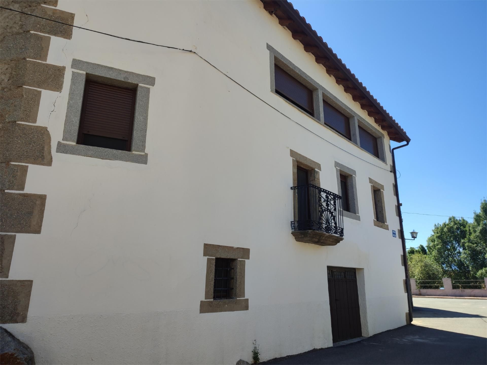 Exterior view of Single-family semi-detached for sale in El Losar del Barco   with Heating, Private garden and Parquet flooring