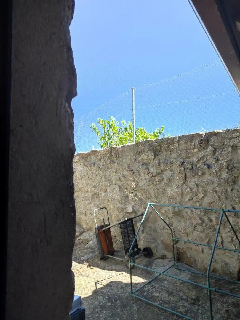 Einfamilien-Reihenhaus zum Verkauf in Avenida M 30, 26, El Losar del Barco Einfamilien-Reihenhaus zum Verkauf in El Losar del Barco mit Heizung, Privatgarten und Parkett