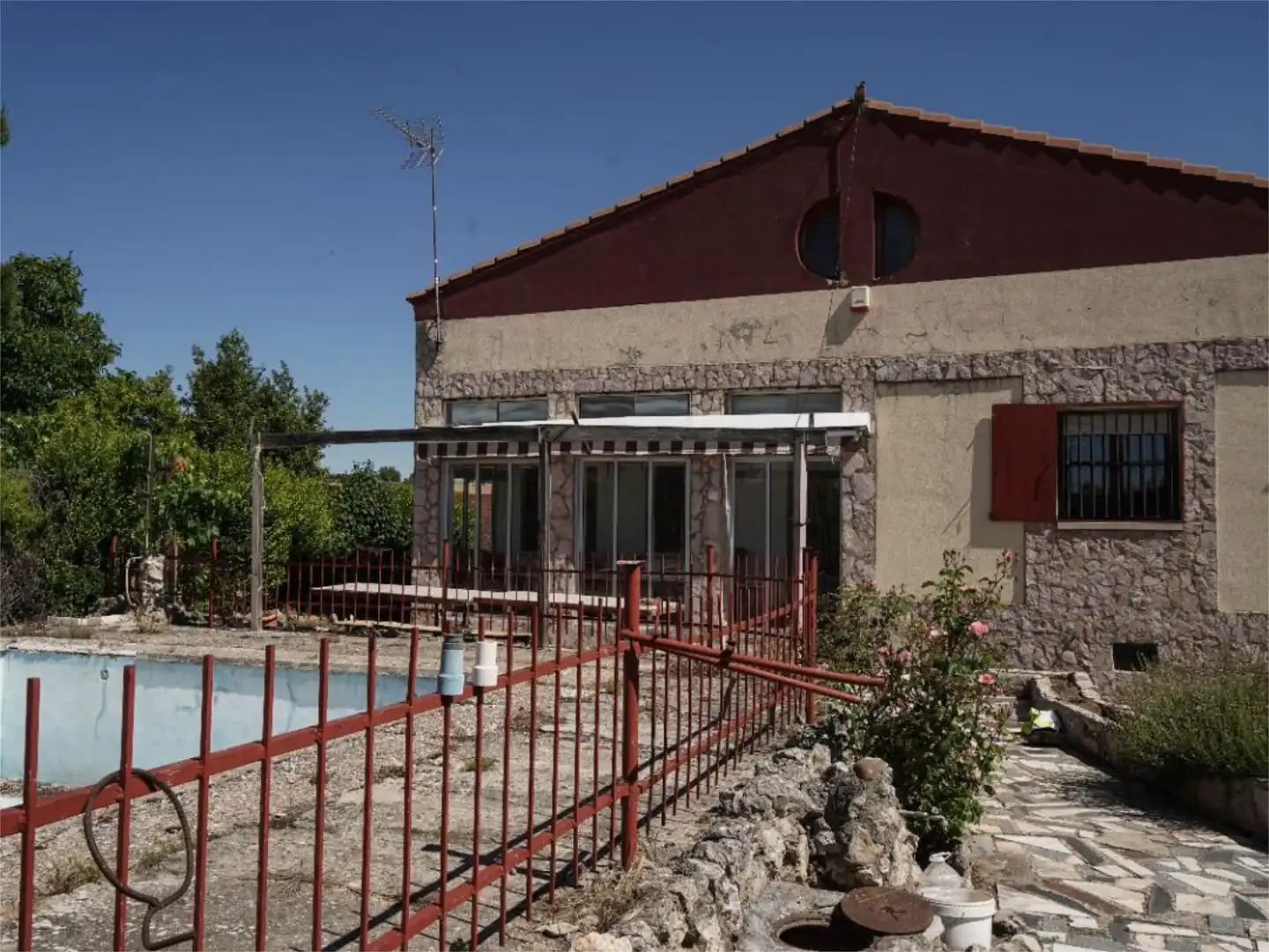 Vista exterior de Pis en venda en Cigales amb Terrassa i Piscina