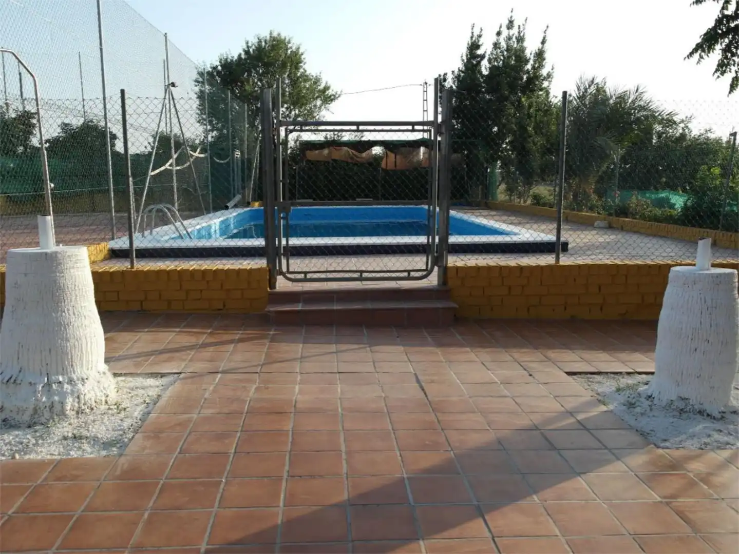 Flat for sale in Calle Huertos Familiares, 85, Puente Genil Swimming pool of Flat for sale in Puente Genil with Air Conditioner, Private garden and Terrace