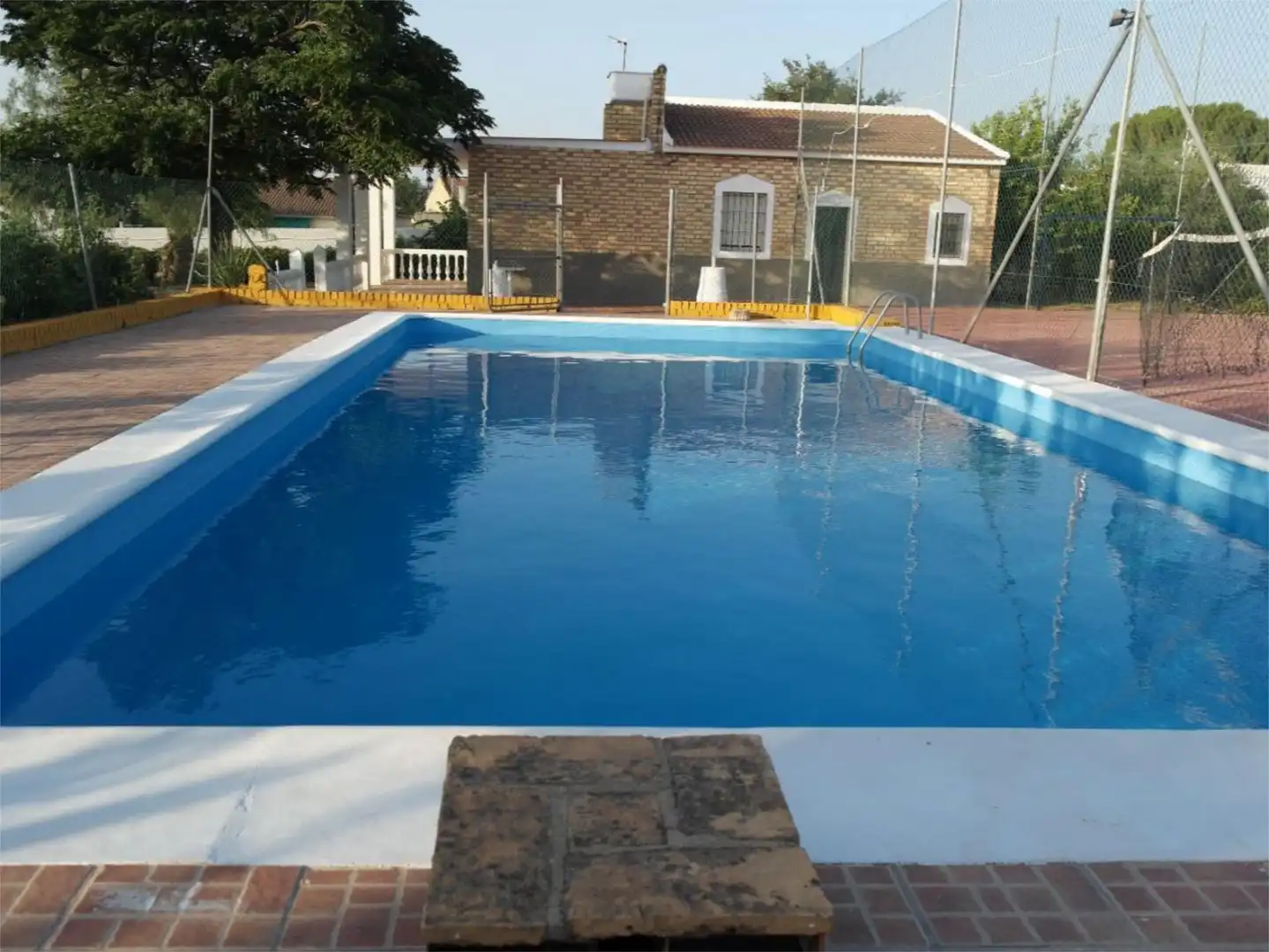 Flat for sale in Calle Huertos Familiares, 85, Puente Genil Swimming pool of Flat for sale in Puente Genil with Air Conditioner, Private garden and Terrace