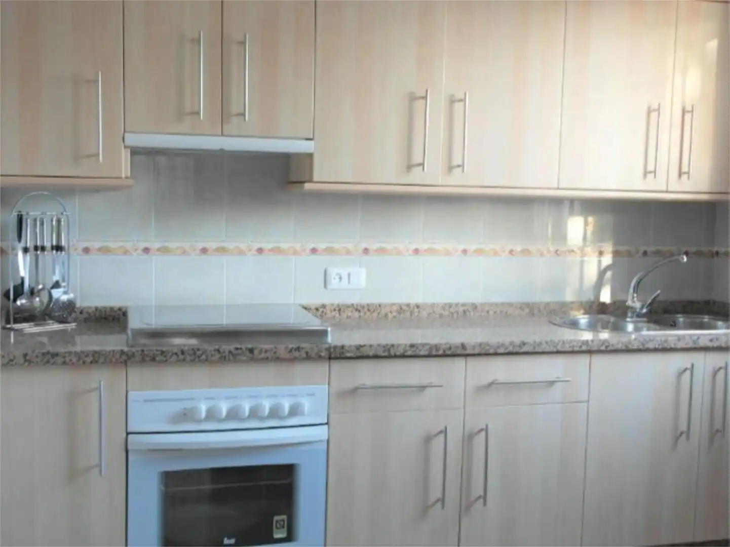 Flat for sale in Calle Huertos Familiares, 85, Puente Genil Kitchen of Flat for sale in Puente Genil with Air Conditioner, Private garden and Terrace