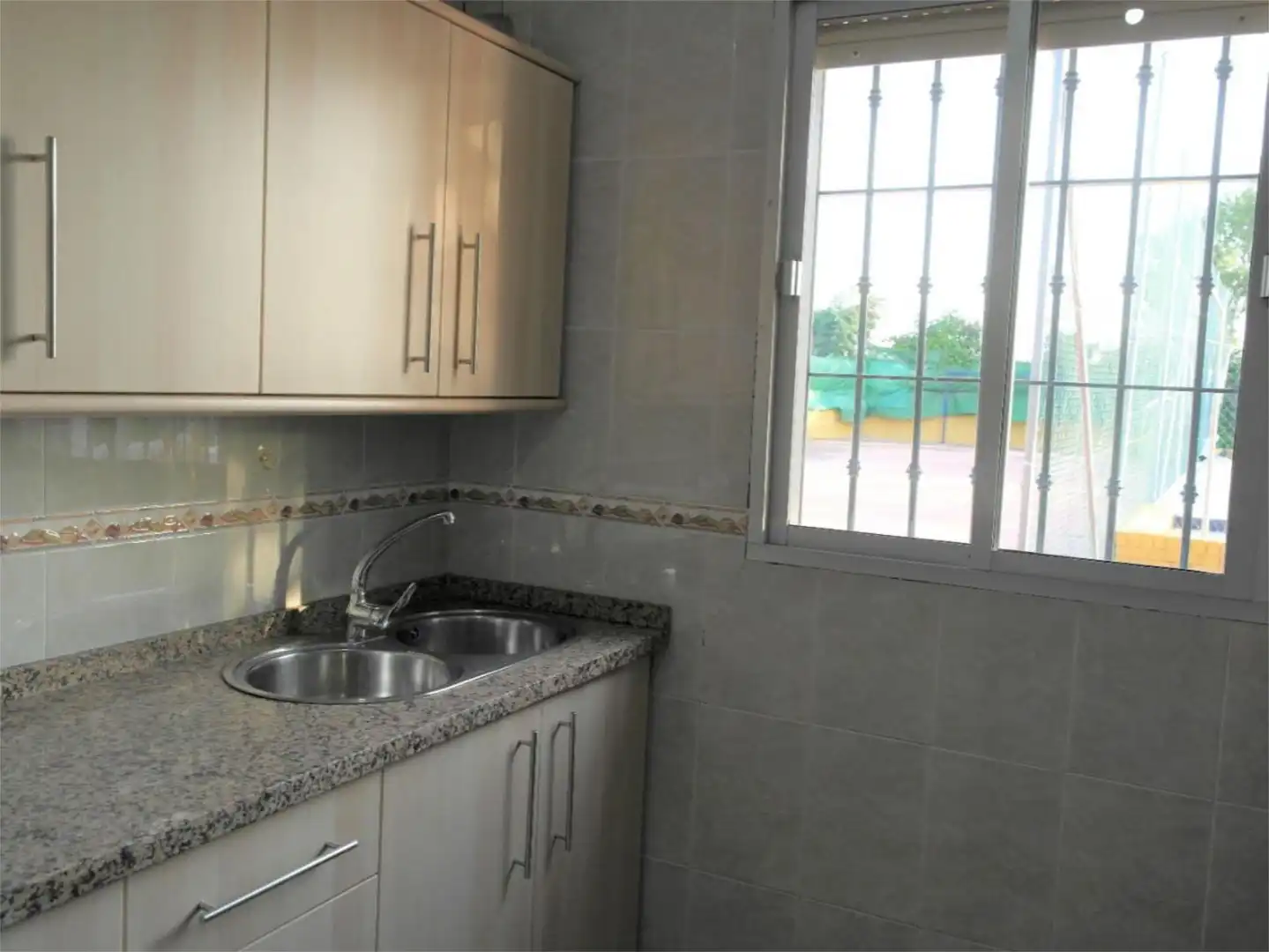 Flat for sale in Calle Huertos Familiares, 85, Puente Genil Kitchen of Flat for sale in Puente Genil with Air Conditioner, Private garden and Terrace