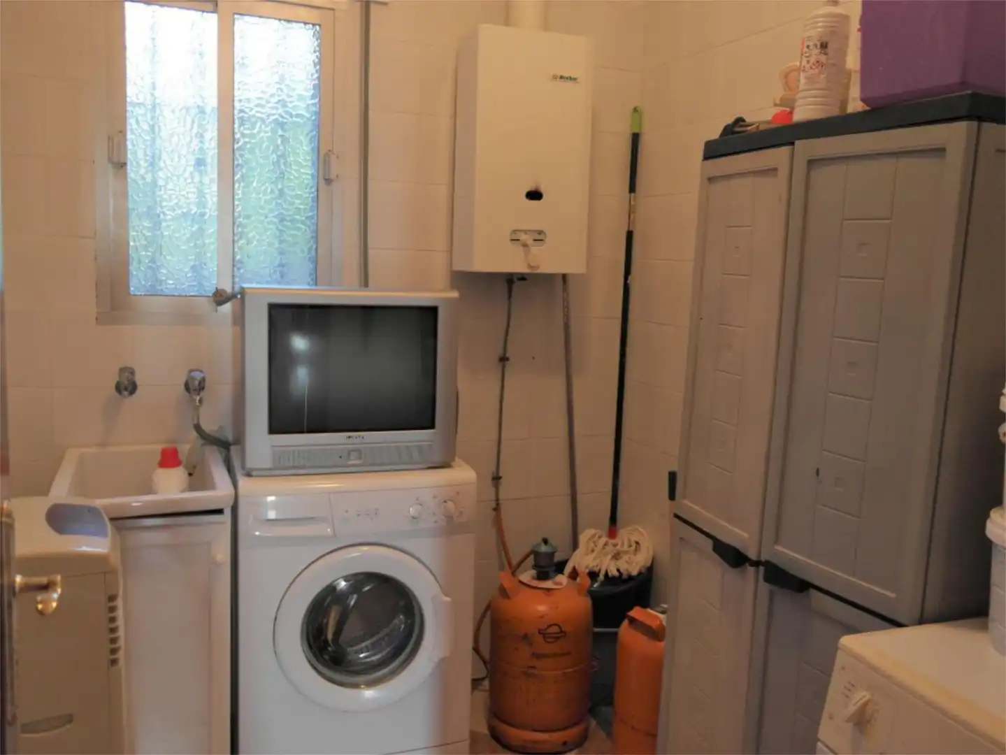 Flat for sale in Calle Huertos Familiares, 85, Puente Genil Kitchen of Flat for sale in Puente Genil with Air Conditioner, Private garden and Terrace