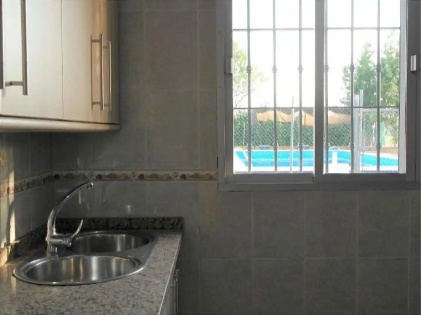 Flat for sale in Calle Huertos Familiares, 85, Puente Genil Kitchen of Flat for sale in Puente Genil with Air Conditioner, Private garden and Terrace