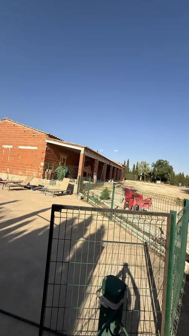 Vista exterior de Casa o xalet en venda en Villarrobledo amb Calefacció, Terrassa i Traster