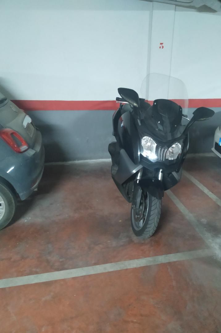 Vista exterior de Garatge de lloguer en Godella