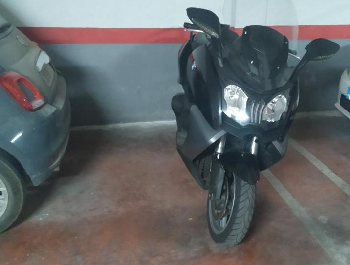 Foto 1 de Garaje de alquiler en Carrer Paterna, 9, Casas Verdes - Ermita, Valencia