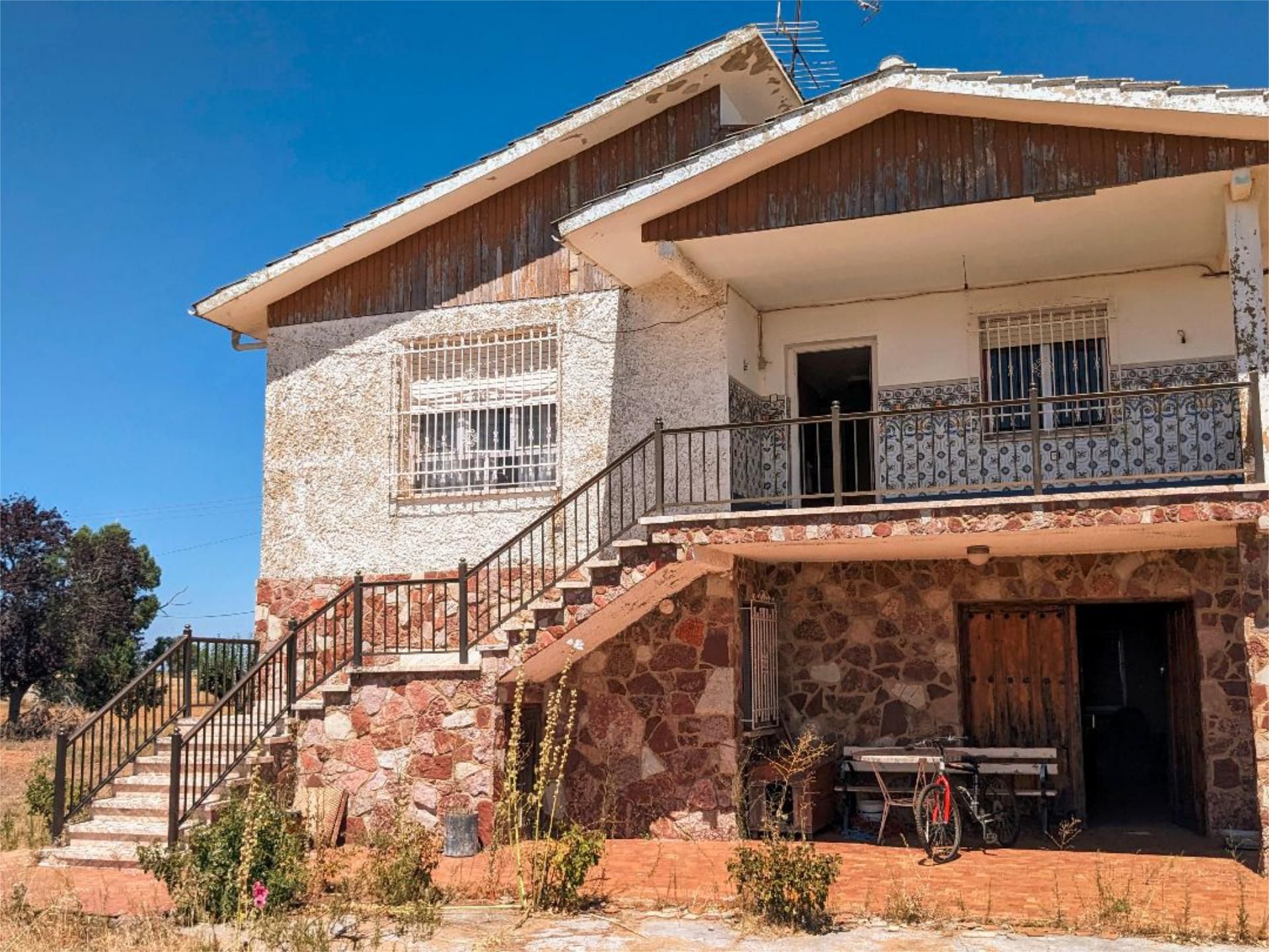 Vista exterior de Casa o xalet en venda en Gordaliza del Pino amb Jardí privat