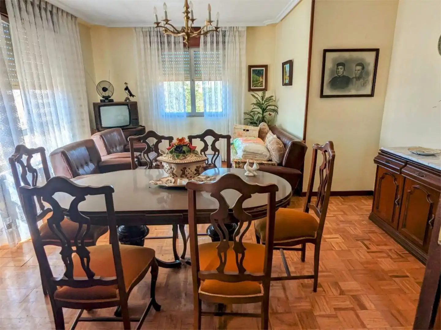 Houses for sale in Lugar Gordaliza Pino, 2, Gordaliza del Pino Dining room of Houses for sale in Gordaliza del Pino with Private garden