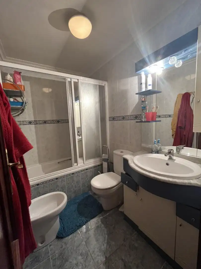 Houses for sale in Calle María de la O, 20, Santovenia de la Valdoncina Bathroom of Houses for sale in Santovenia de la Valdoncina with Heating, Parquet flooring and Terrace