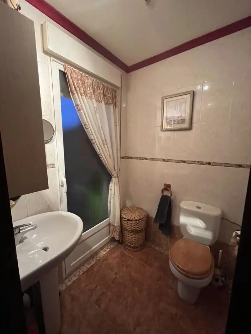 Houses for sale in Calle María de la O, 20, Santovenia de la Valdoncina Bathroom of Houses for sale in Santovenia de la Valdoncina with Heating, Parquet flooring and Terrace