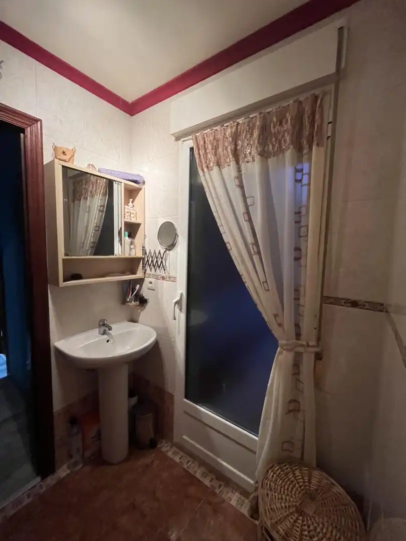 Houses for sale in Calle María de la O, 20, Santovenia de la Valdoncina Bathroom of Houses for sale in Santovenia de la Valdoncina with Heating, Parquet flooring and Terrace