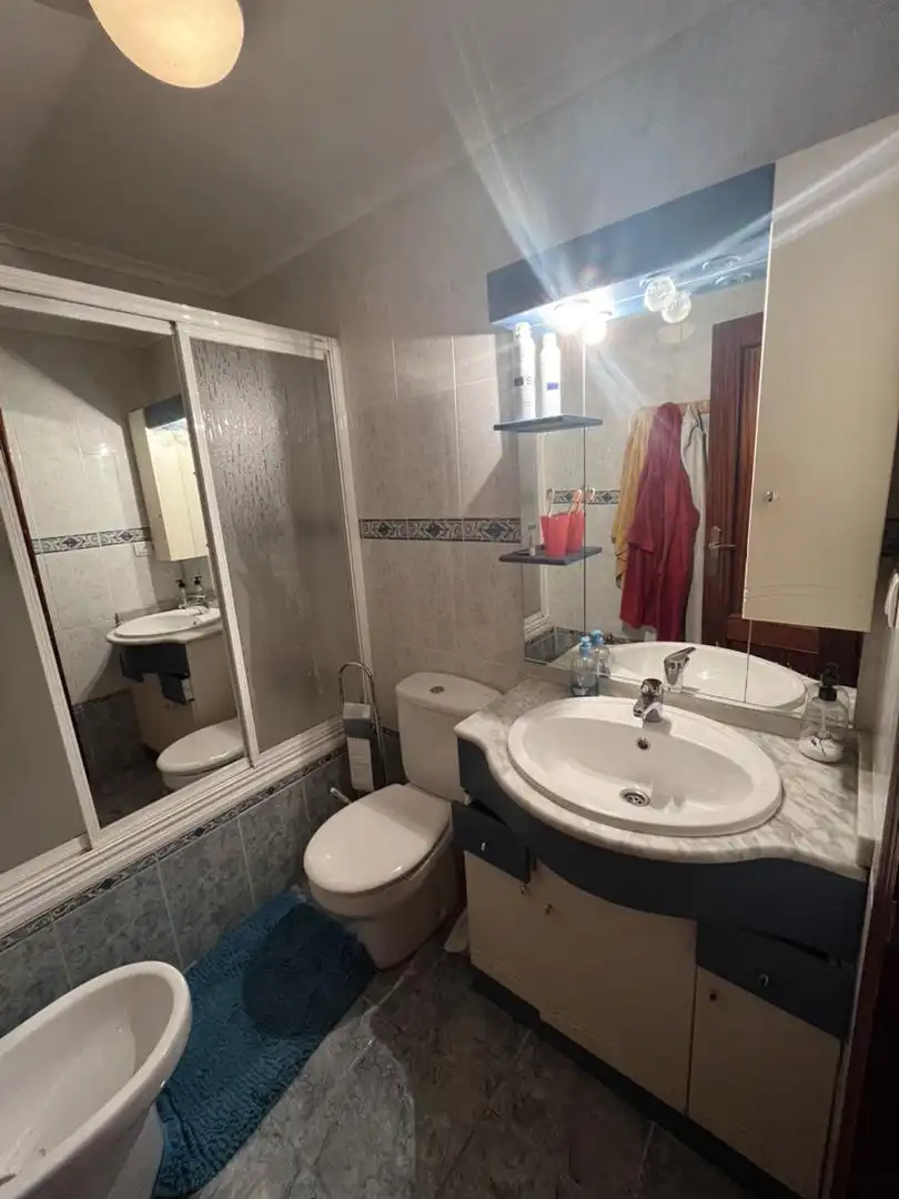 Houses for sale in Calle María de la O, 20, Santovenia de la Valdoncina Bathroom of Houses for sale in Santovenia de la Valdoncina with Heating, Parquet flooring and Terrace