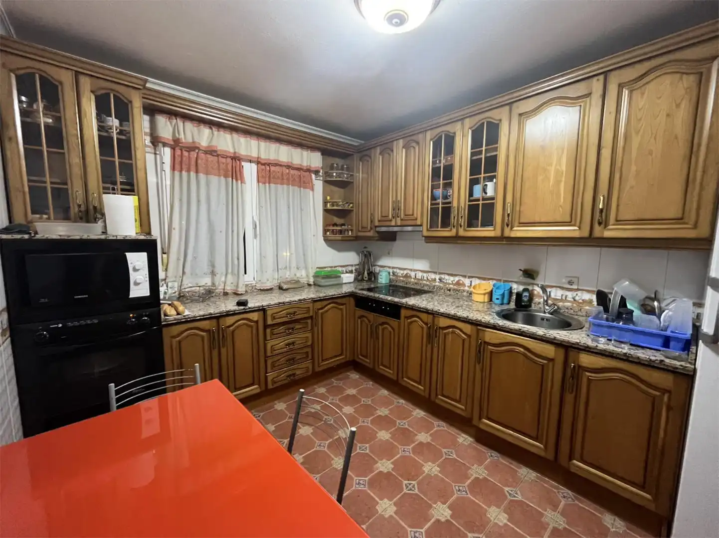 Houses for sale in Calle María de la O, 20, Santovenia de la Valdoncina Kitchen of Houses for sale in Santovenia de la Valdoncina with Heating, Parquet flooring and Terrace