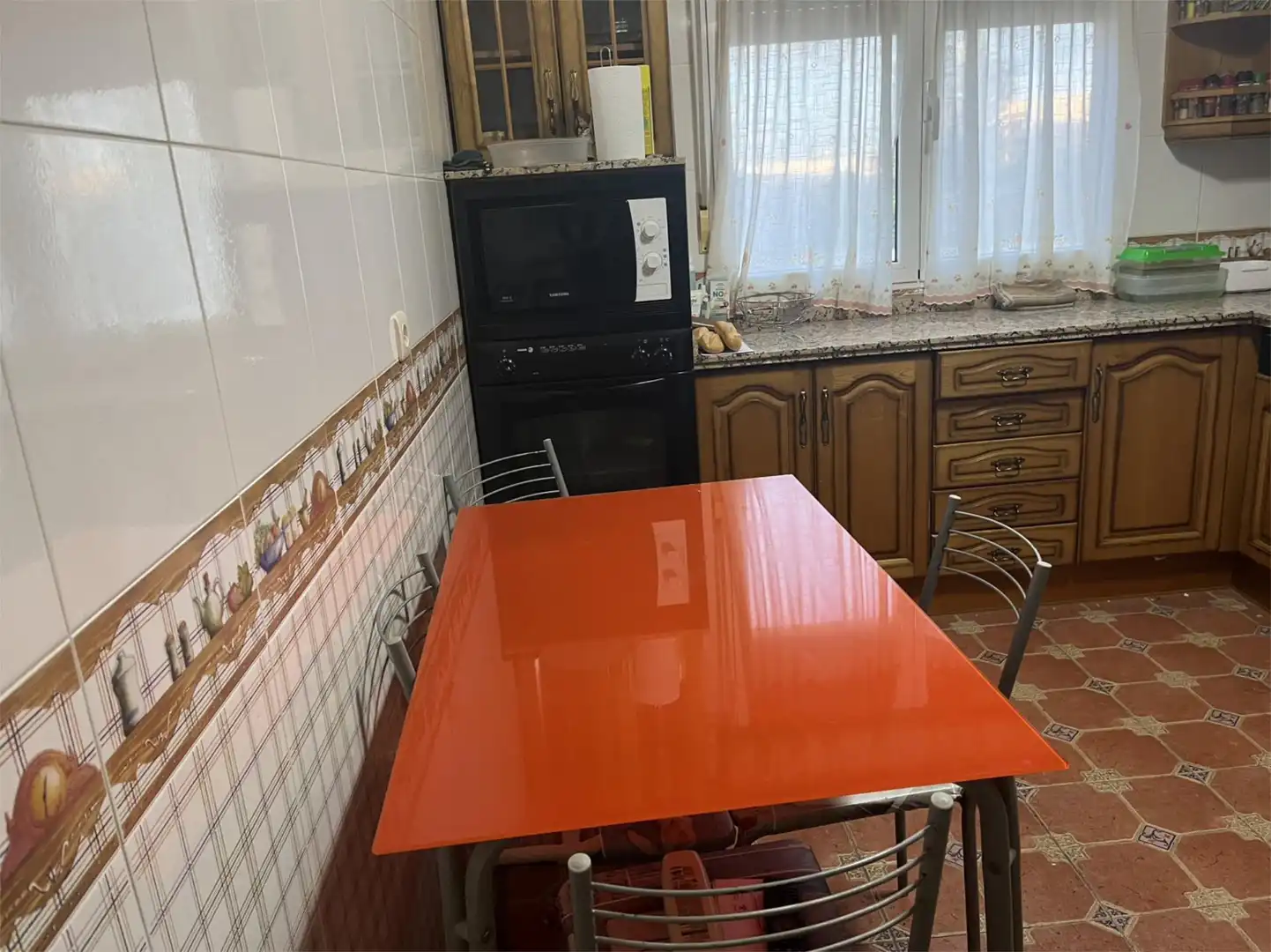 Houses for sale in Calle María de la O, 20, Santovenia de la Valdoncina Kitchen of Houses for sale in Santovenia de la Valdoncina with Heating, Parquet flooring and Terrace