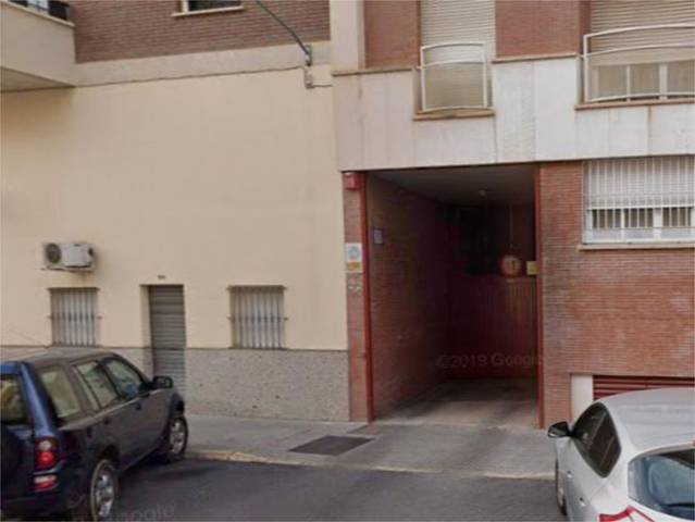 Garaje en Alquiler en Calle Manuel Saldaña, 28b en Maria Auxiliadora - Barriada de Llera