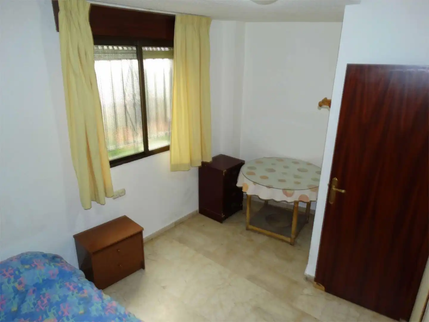 Habitación de Piso para compartir en Granada con Terraza y Amueblado