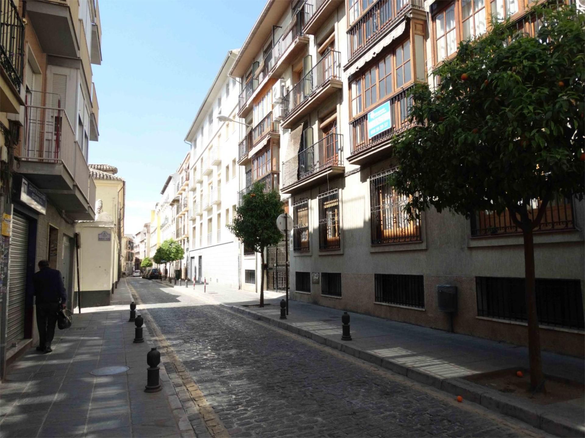 Exterior view of Flat to share in  Granada Capital  with Terrace and Furnished