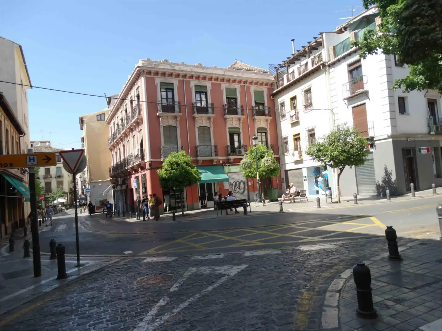 Vista exterior de Piso para compartir en Granada con Terraza y Amueblado