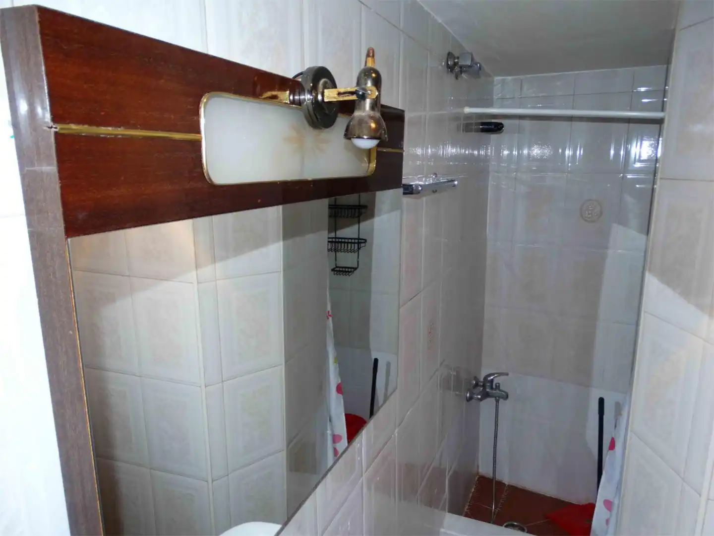 Baño de Piso para compartir en Granada con Terraza y Amueblado
