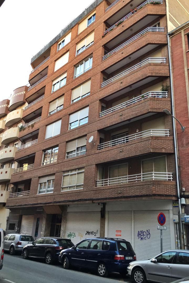 Vista exterior de Pis en venda en Miranda de Ebro amb Calefacció, Parquet i Terrassa